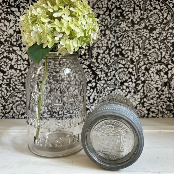 2 Vintage Glass Mason Jars - Picture 9 of 13